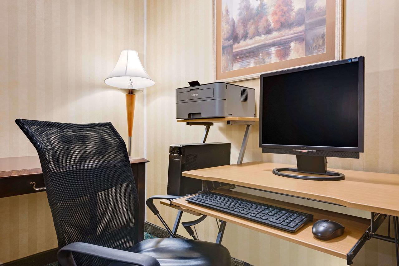 Ramada By Wyndham Cleveland Airport West - thumb 17
