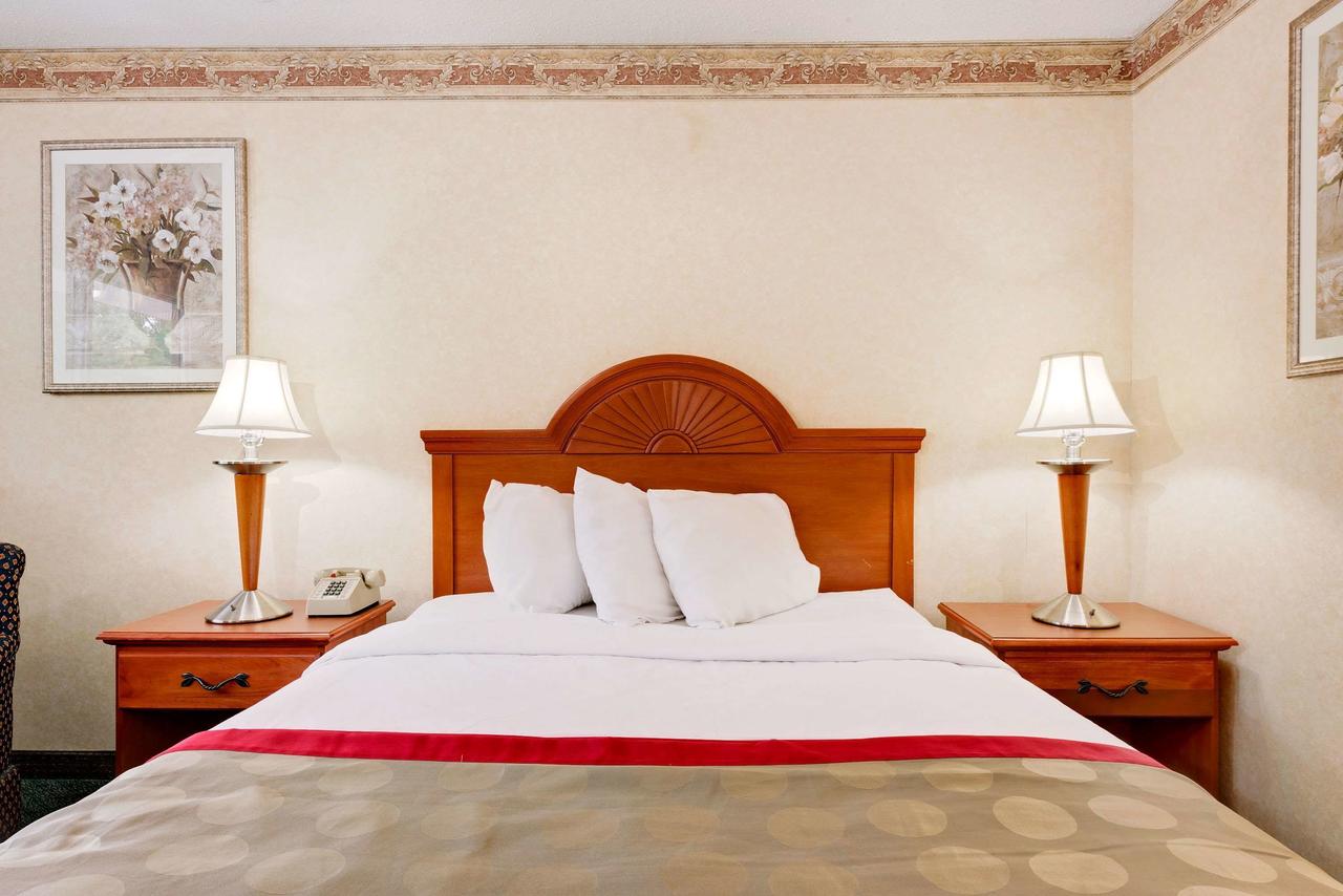 Ramada By Wyndham Cleveland Airport West - thumb 20