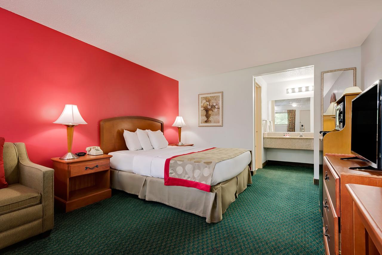 Ramada By Wyndham Cleveland Airport West - thumb 12