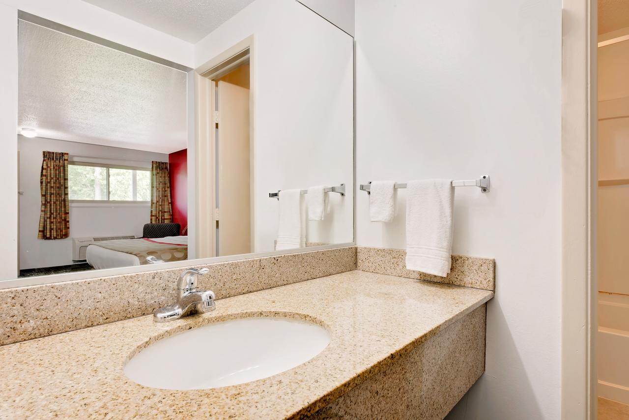 Ramada By Wyndham Cleveland Airport West - thumb 3