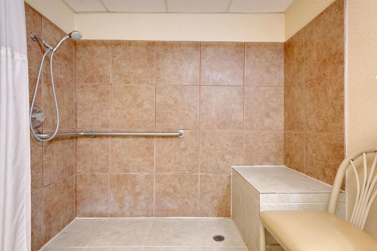 Ramada By Wyndham Cleveland Airport West - thumb 36