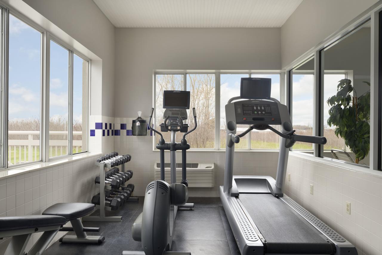 Country Inn & Suites By Radisson, Port Clinton, OH - thumb 23