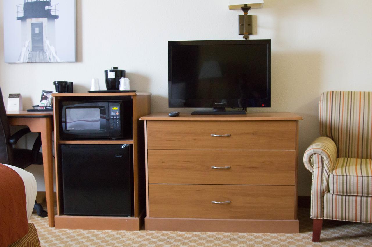 Country Inn & Suites By Radisson, Port Clinton, OH - thumb 1