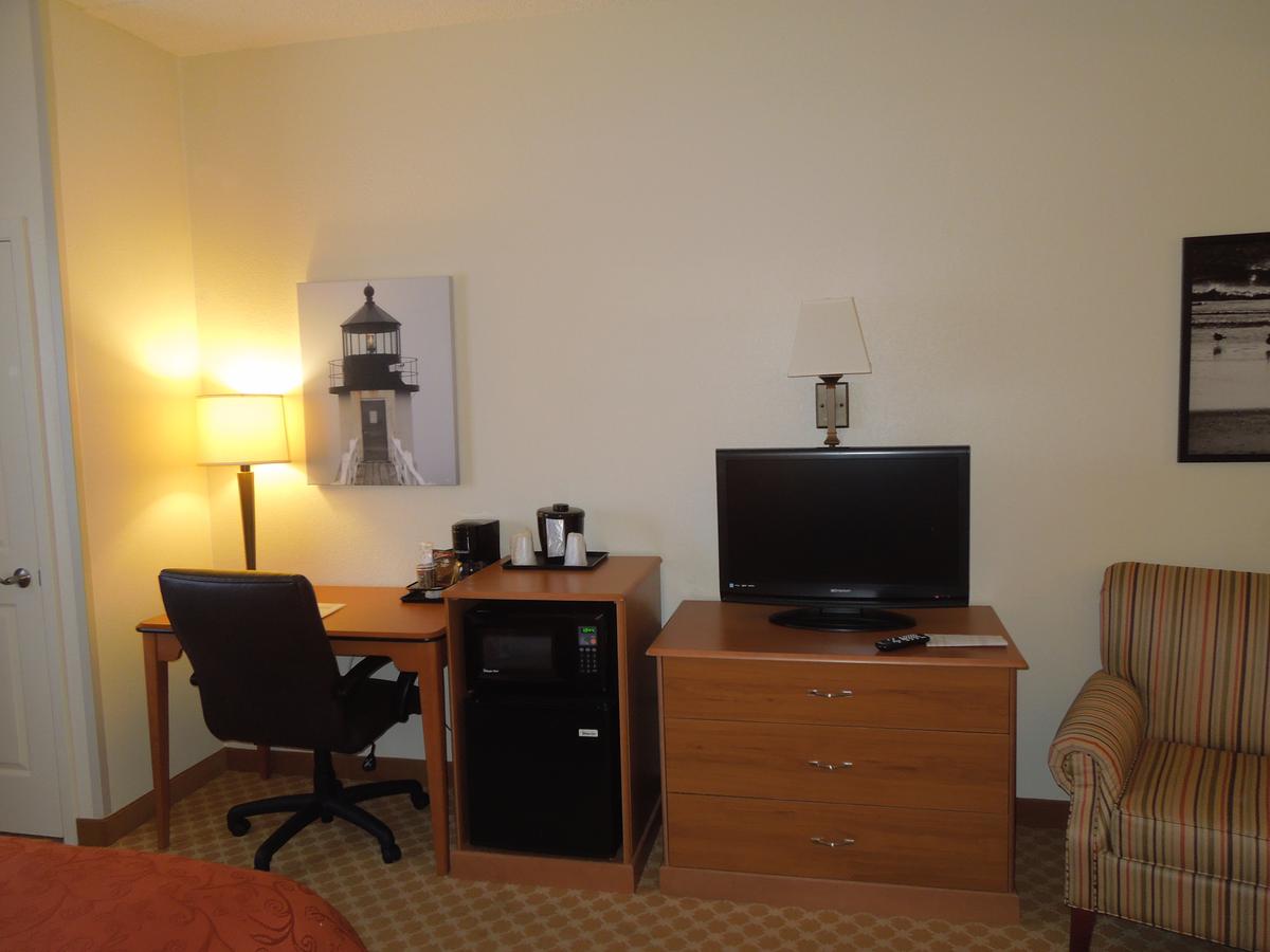 Country Inn & Suites By Radisson, Port Clinton, OH - thumb 18