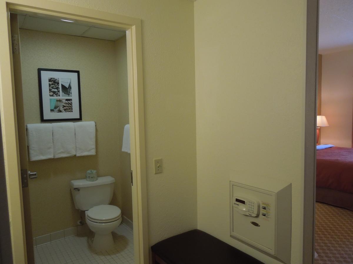 Country Inn & Suites By Radisson, Port Clinton, OH - thumb 20