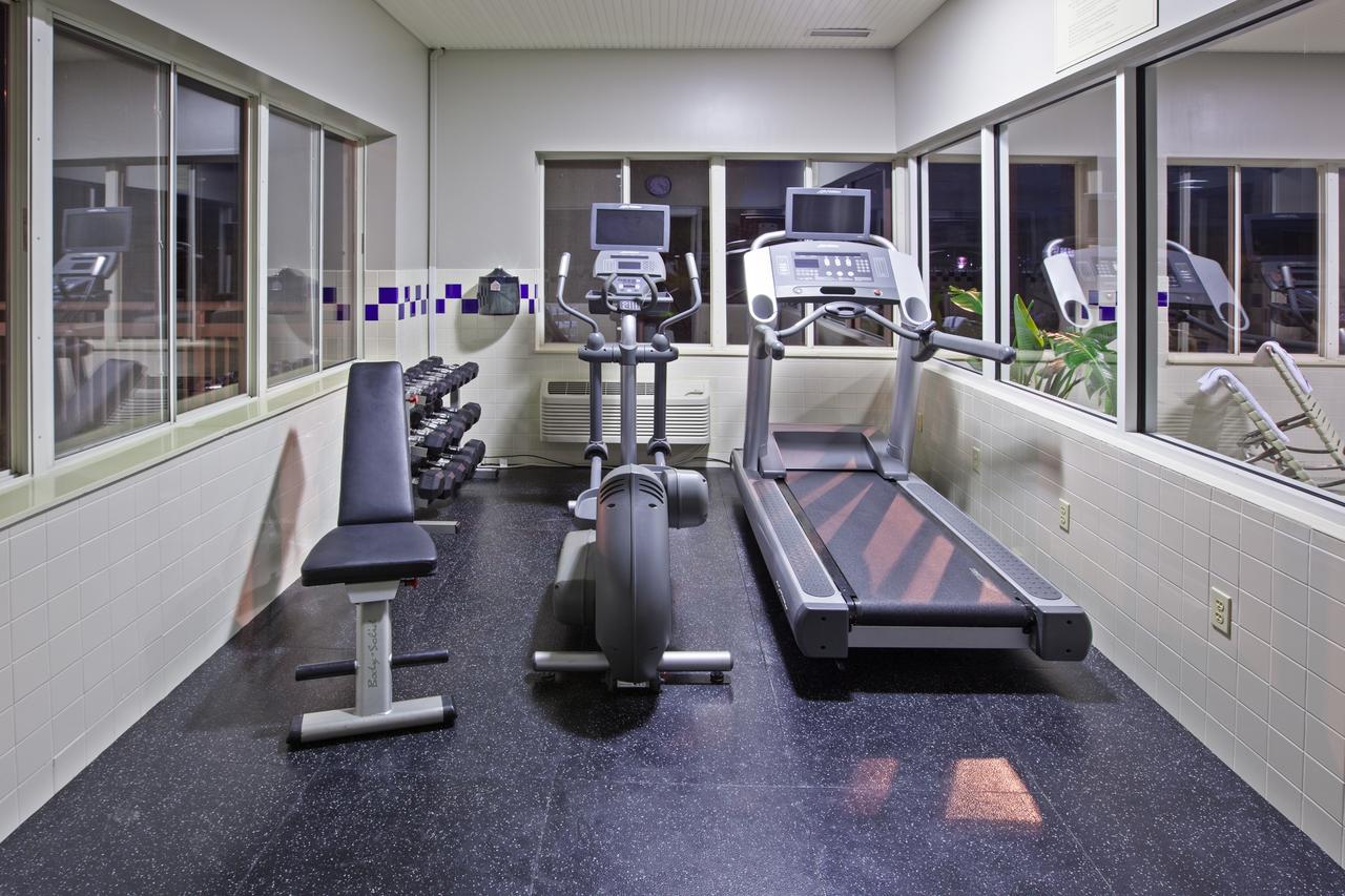 Country Inn & Suites By Radisson, Port Clinton, OH - thumb 16