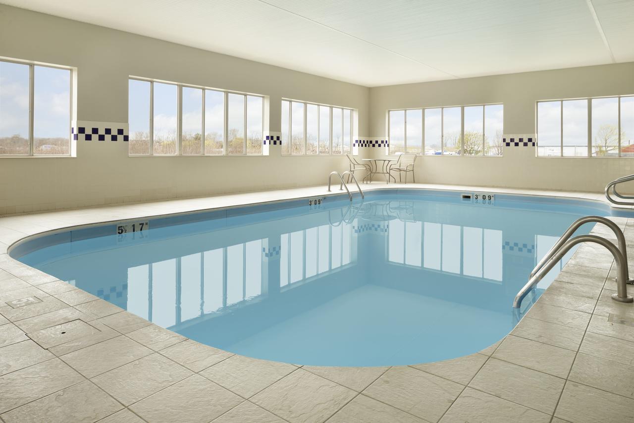 Country Inn & Suites By Radisson, Port Clinton, OH - thumb 12