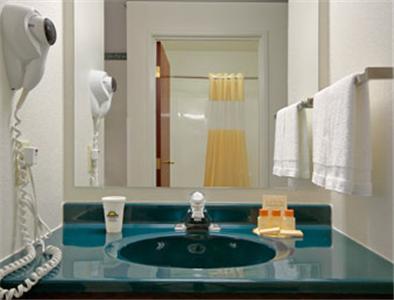 Days Inn By Wyndham Toledo Airport - thumb 10