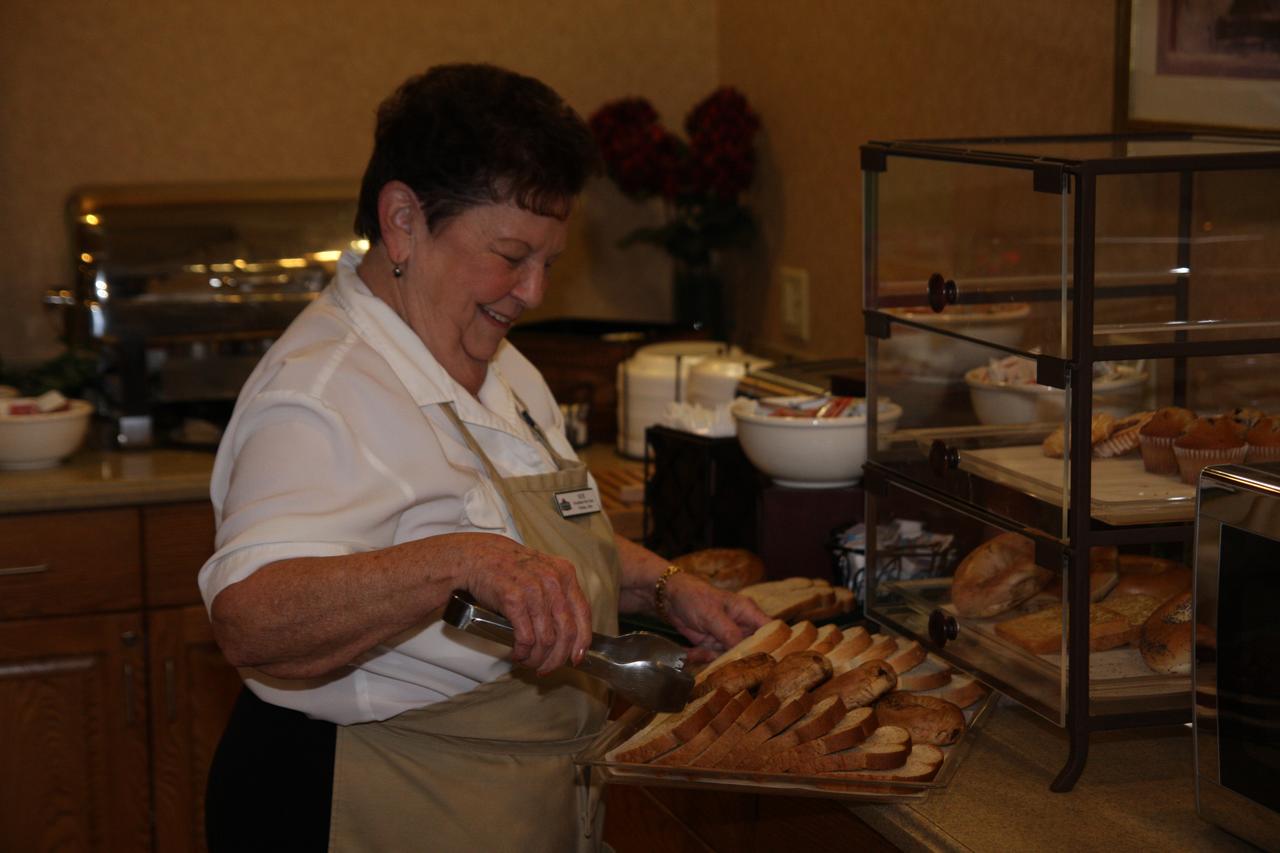 Country Inn & Suites By Radisson, Findlay, OH - thumb 32