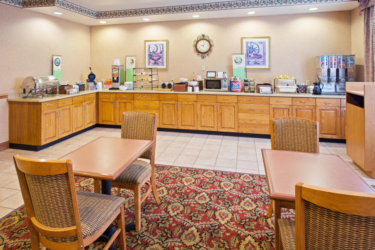 Country Inn & Suites By Radisson, Findlay, OH - thumb 37