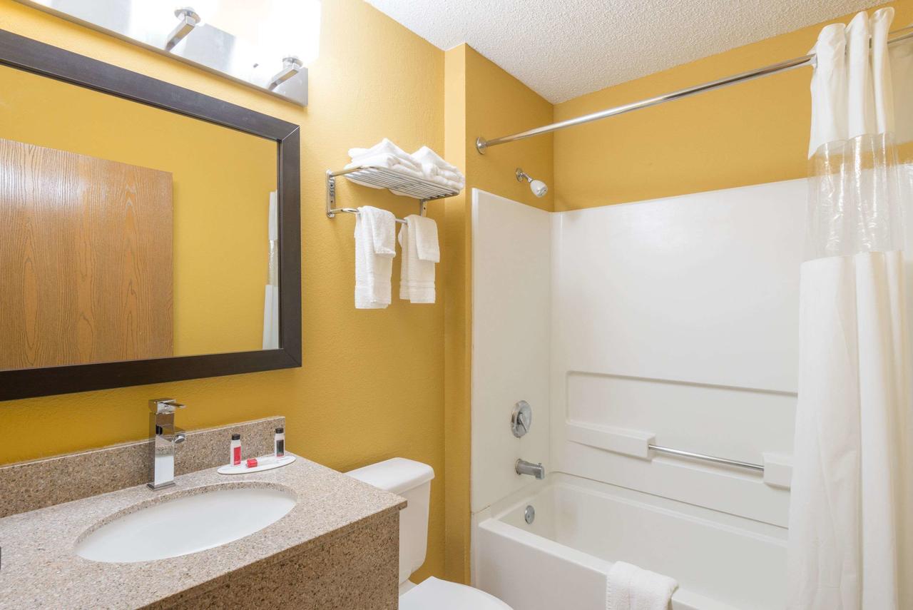 Microtel Inn & Suites By Wyndham Riverside - thumb 21