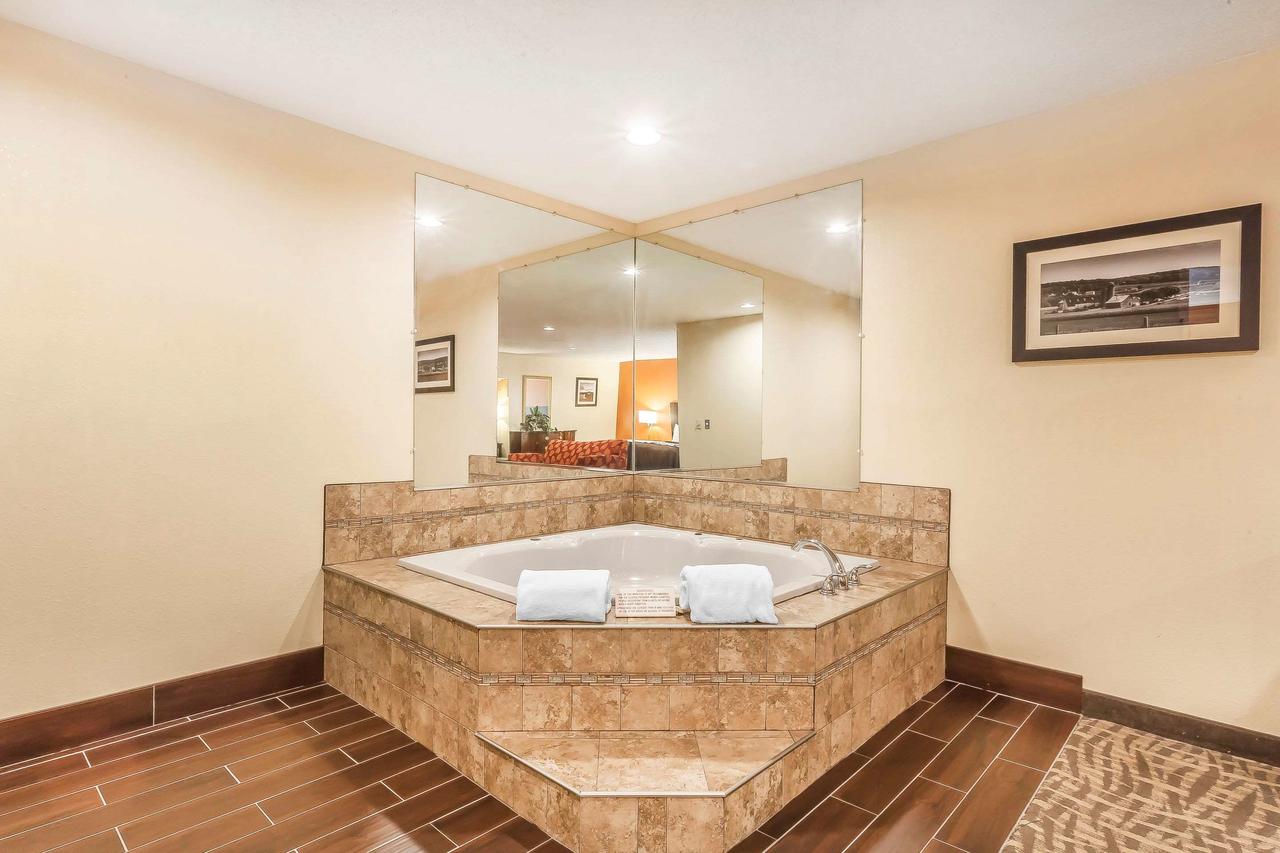 Quality Inn-Wooster - thumb 18