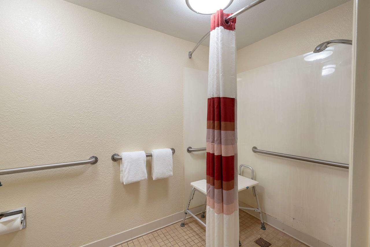 Red Roof Inn Cleveland Airport - Middleburg Heights - thumb 25
