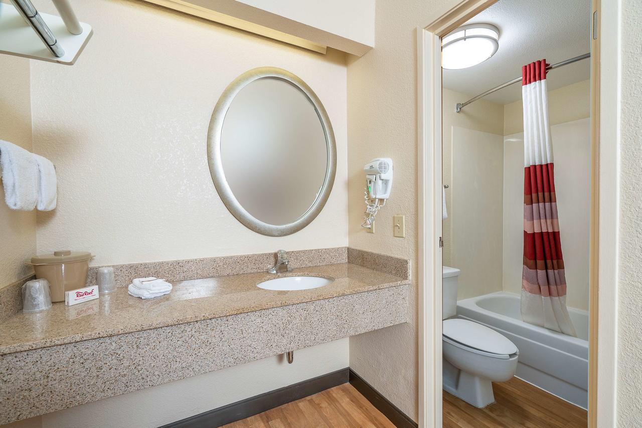 Red Roof Inn Cleveland Airport - Middleburg Heights - thumb 7