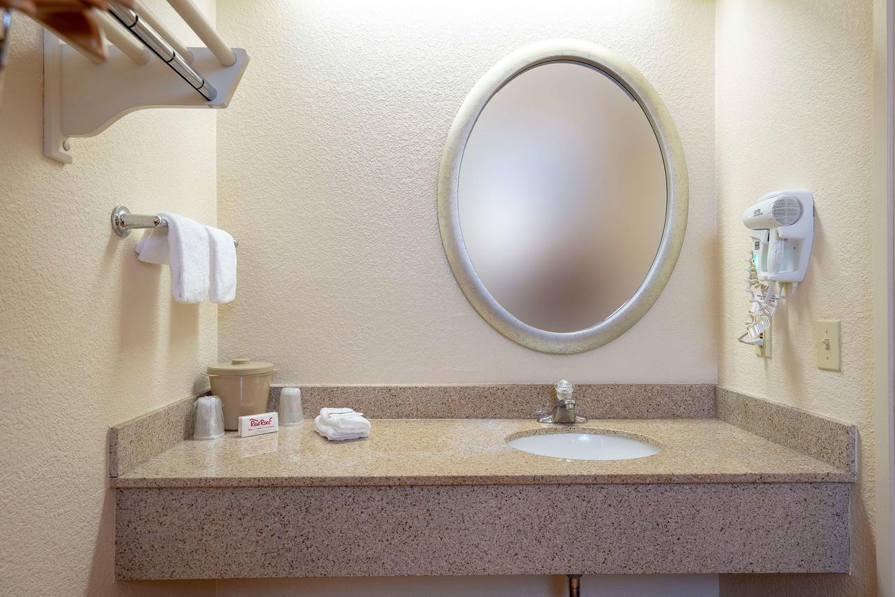 Red Roof Inn Cleveland Airport - Middleburg Heights - thumb 8