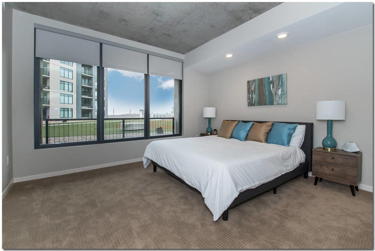 One Bedroom Old River Road - thumb 1