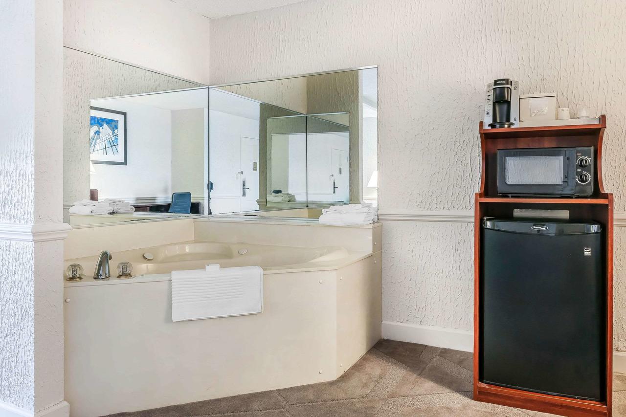 The Blu Hotel, An Ascend Hotel Collection Member - thumb 3