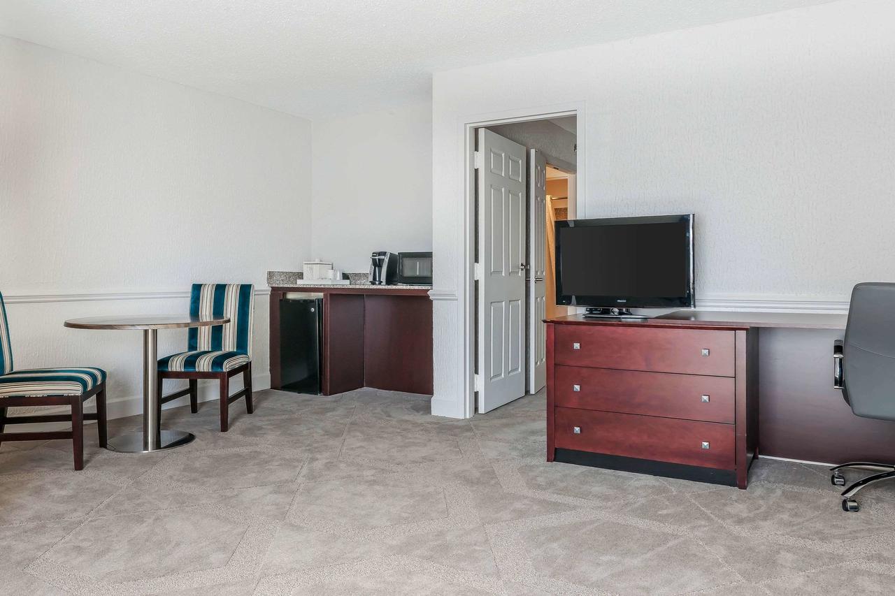 The Blu Hotel, An Ascend Hotel Collection Member - thumb 6