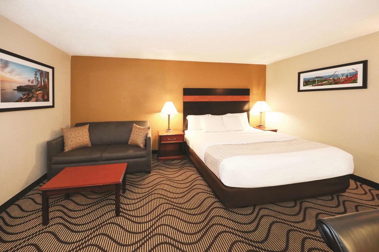 La Quinta Inn By Wyndham Sandusky Near Cedar Point - thumb 4