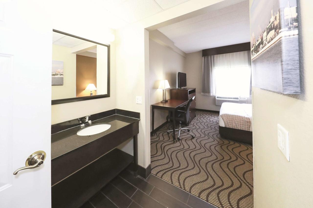 La Quinta Inn By Wyndham Sandusky Near Cedar Point - thumb 30