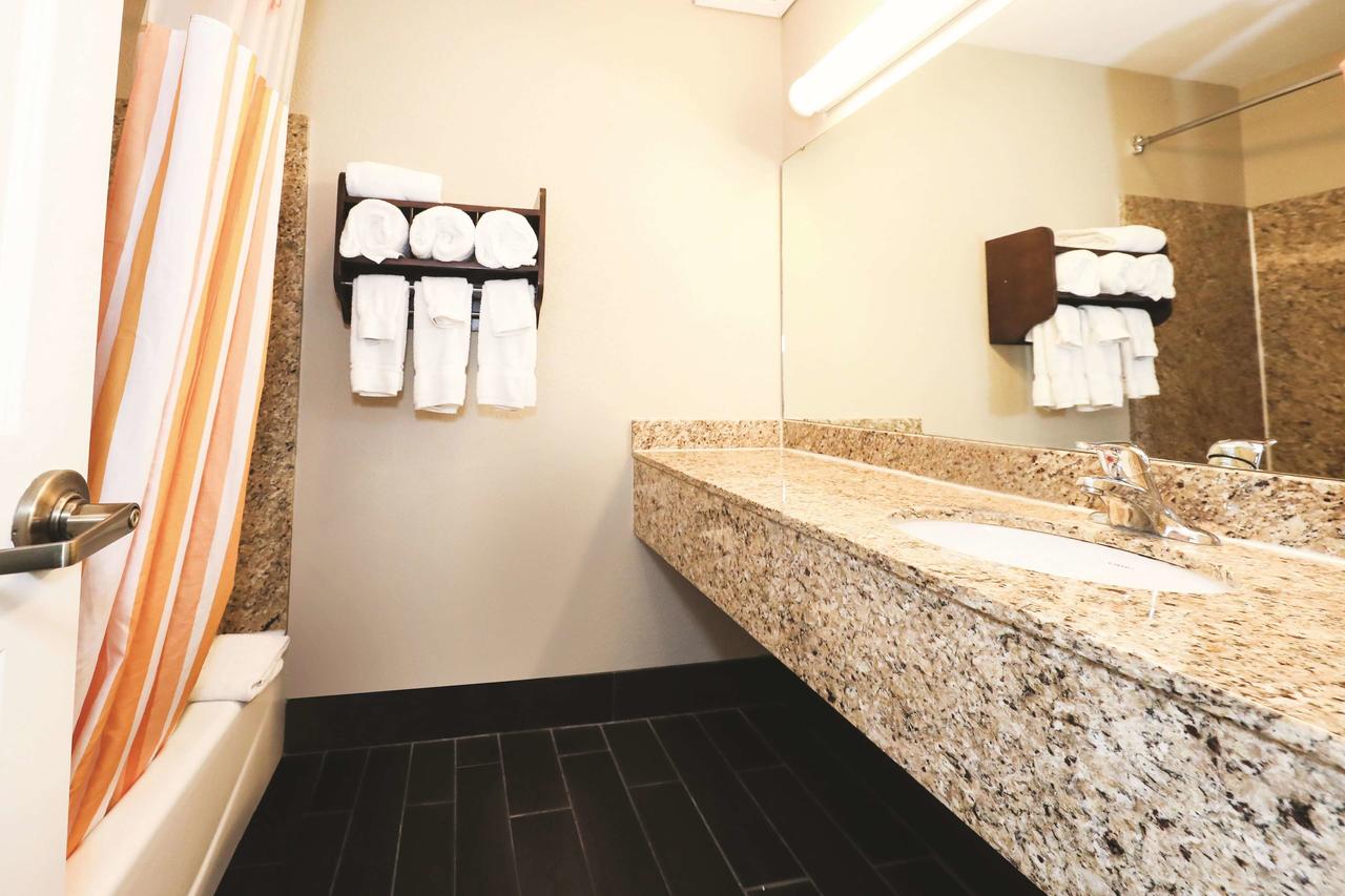 La Quinta Inn By Wyndham Sandusky Near Cedar Point - thumb 7