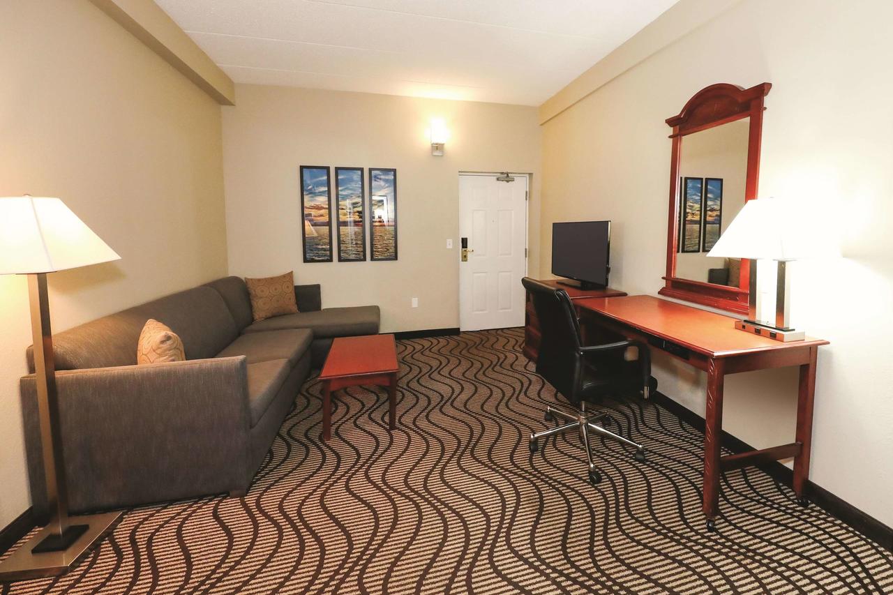 La Quinta Inn By Wyndham Sandusky Near Cedar Point - thumb 10