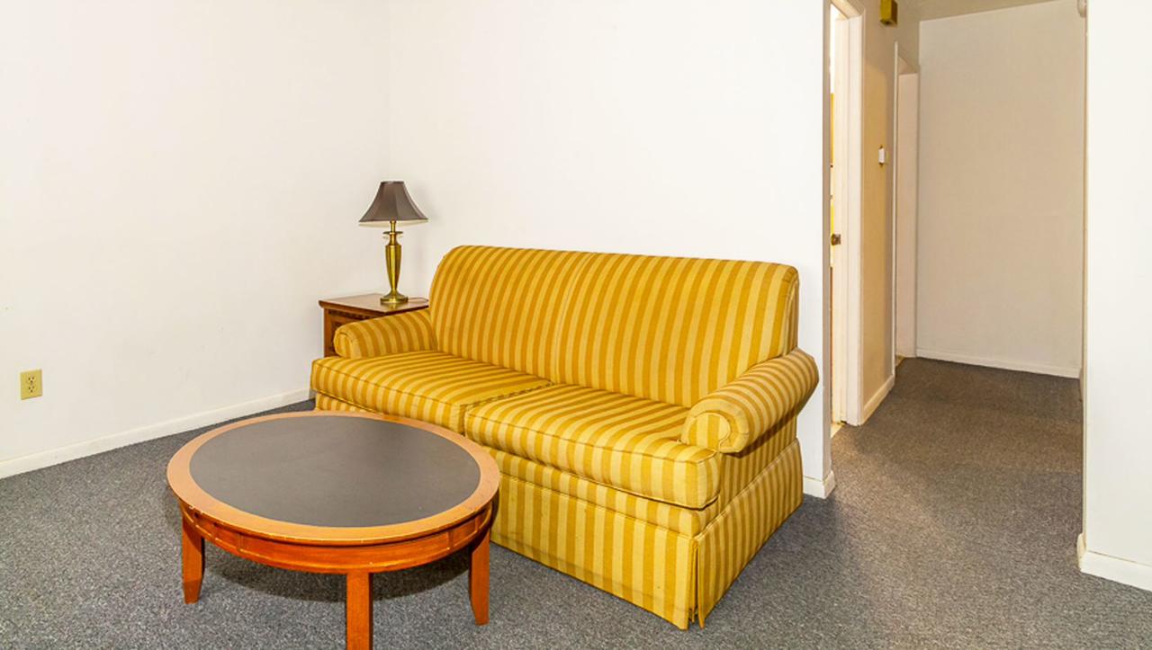 Magnuson Hotel Extended Stay Canton Ohio - thumb 11