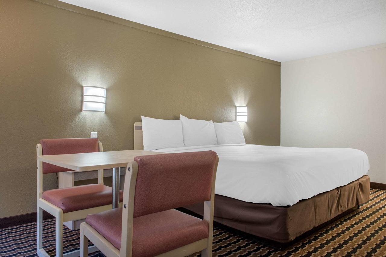 Rodeway Inn Sharonville - thumb 17