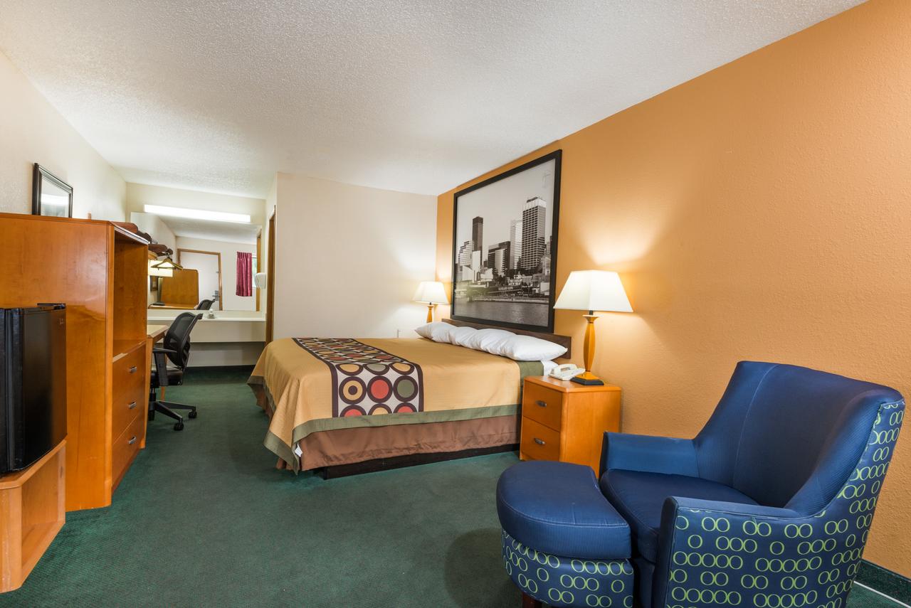 Super 8 By Wyndham Westlake/Cleveland - thumb 9