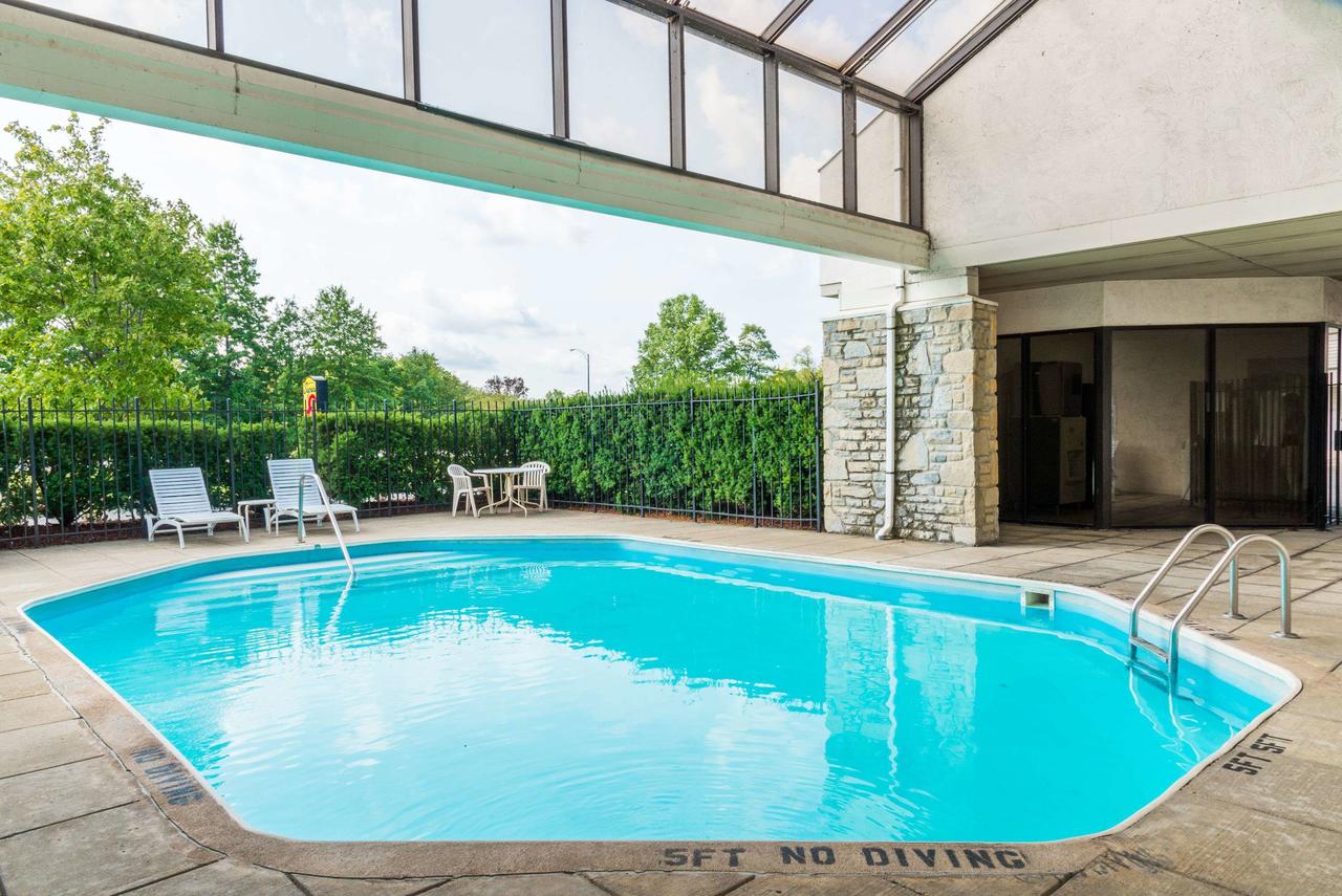 Super 8 By Wyndham Westlake/Cleveland - thumb 1