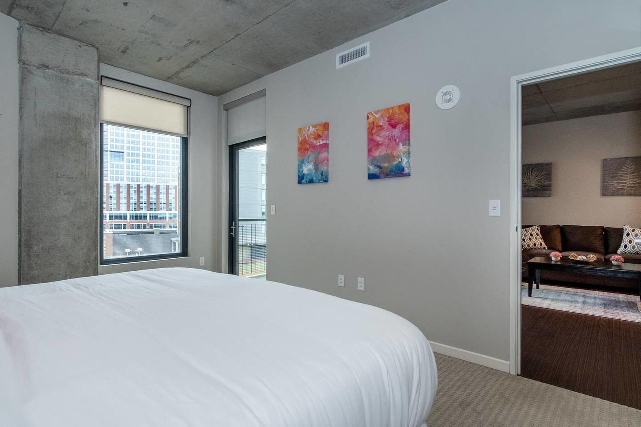 Retreat To Charming Downtown Flat - thumb 14