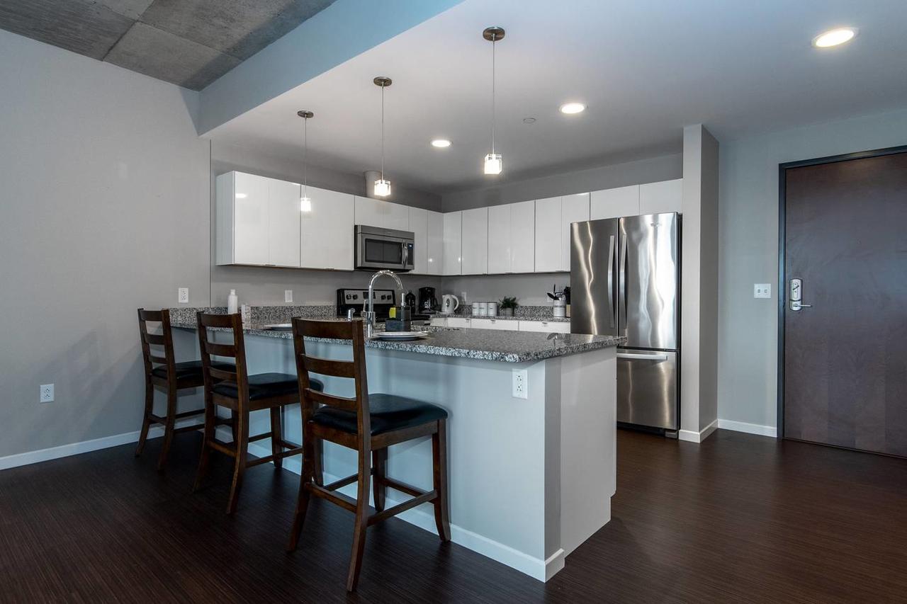 Retreat To Charming Downtown Flat - thumb 2