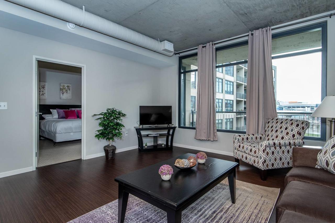 Retreat To Charming Downtown Flat - thumb 16