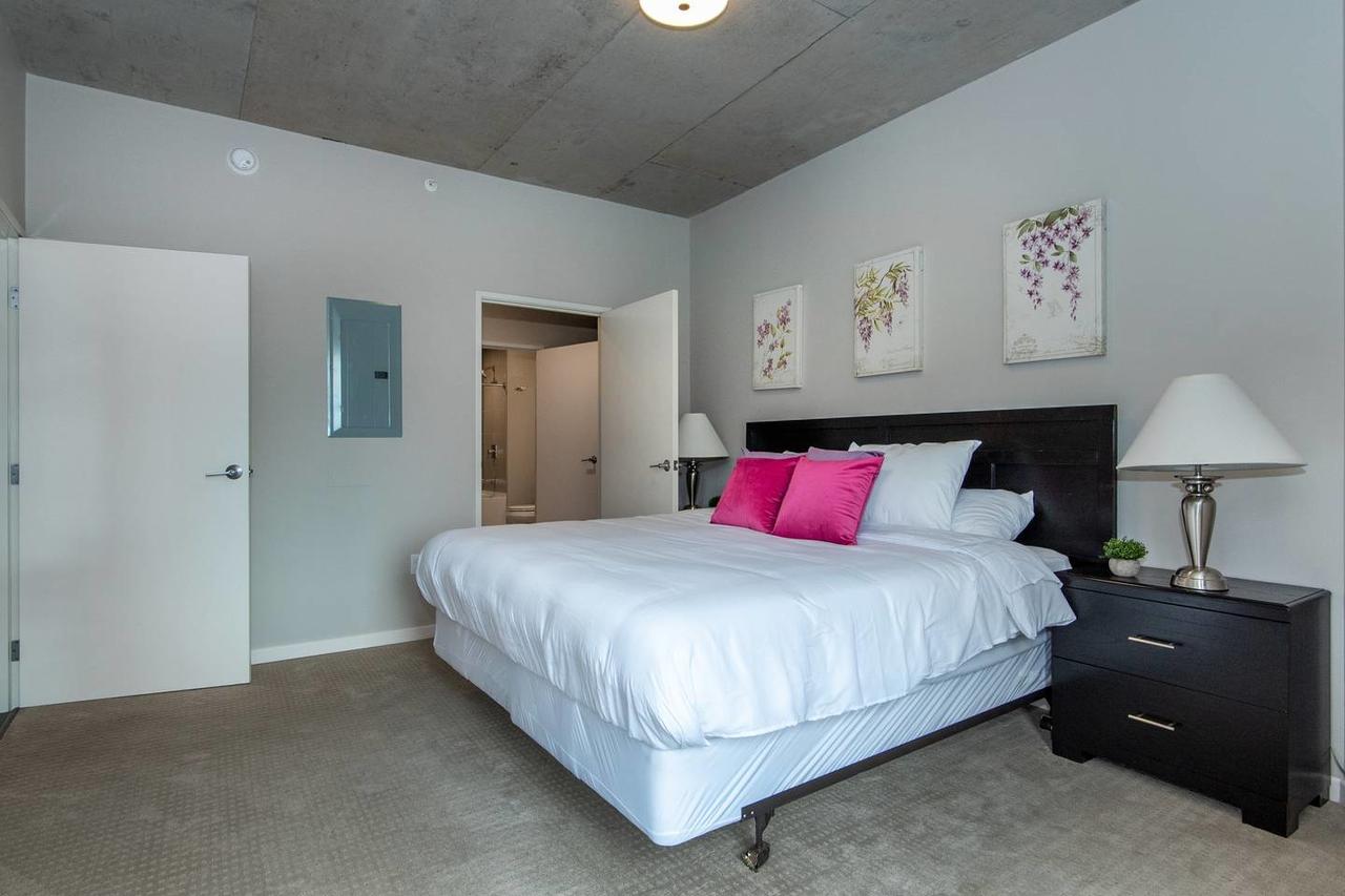 Retreat To Charming Downtown Flat - thumb 3