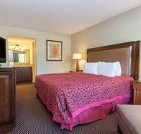 Days Inn  Suites by Wyndham Dayton North - Accommodation Ohio