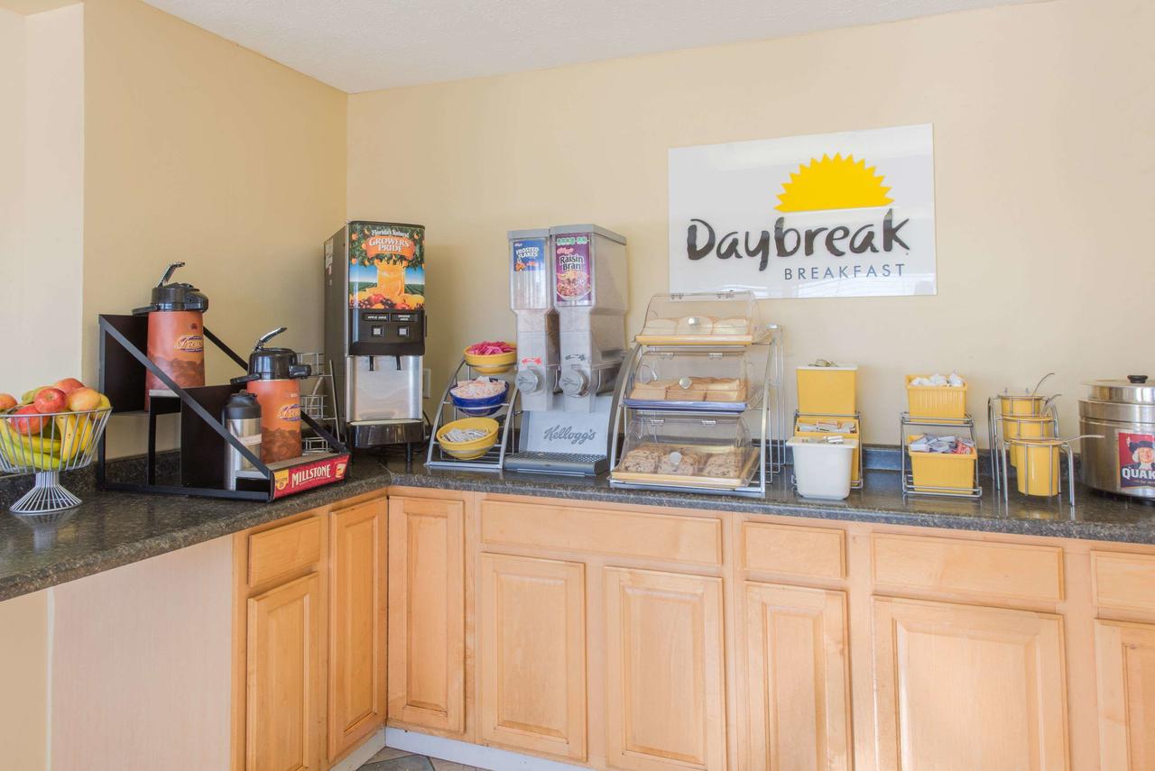 Days Inn & Suites By Wyndham Dayton North - thumb 2