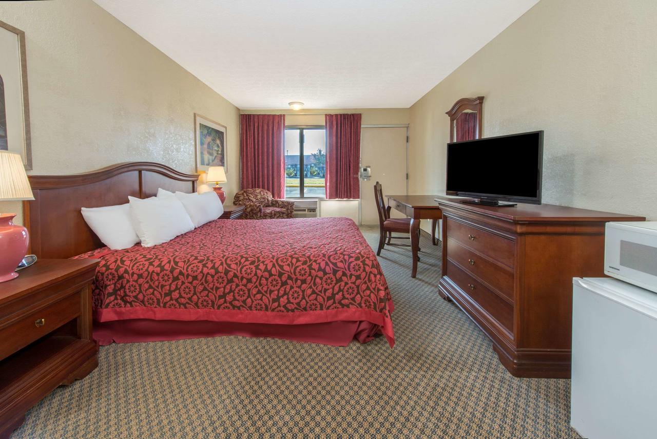 Days Inn & Suites By Wyndham Dayton North - thumb 6