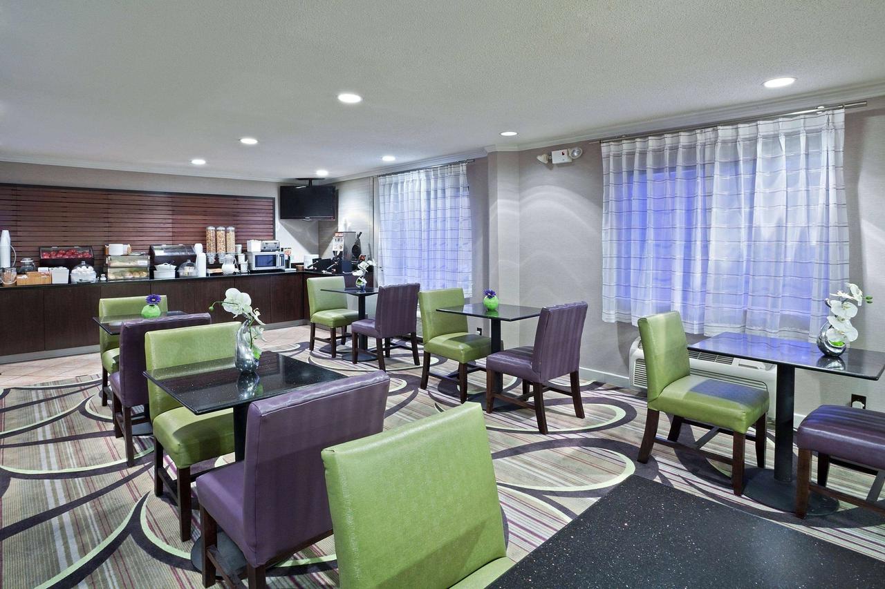 La Quinta By Wyndham Cleveland Macedonia - thumb 4