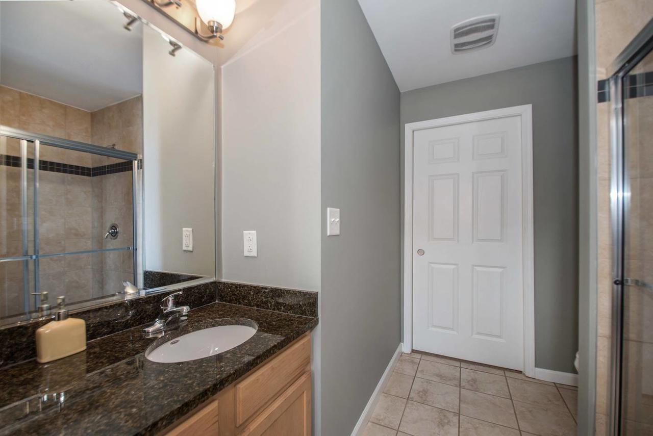 Prime 2 BR Downtown Charmer - thumb 21