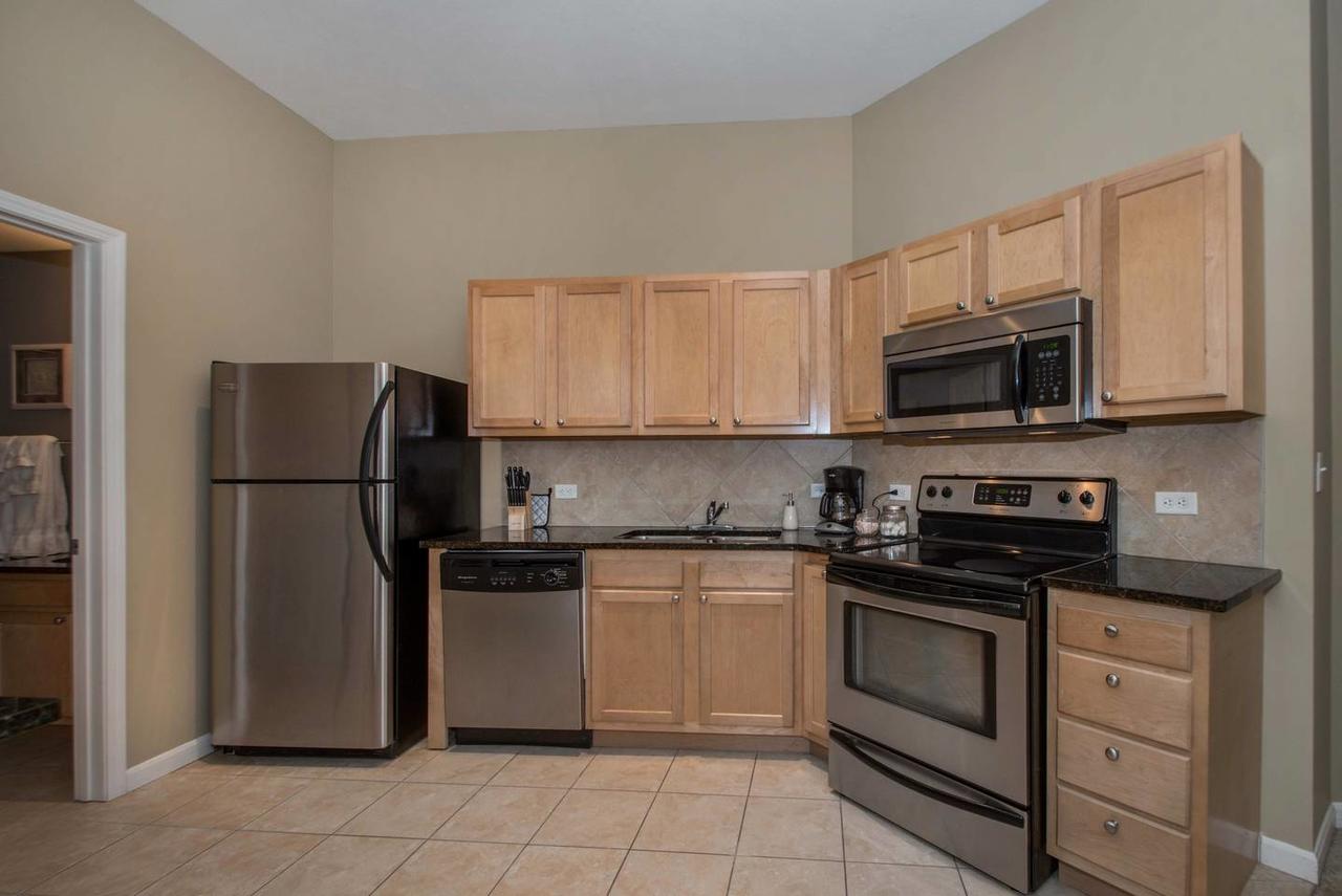 Prime 2 BR Downtown Charmer - thumb 18