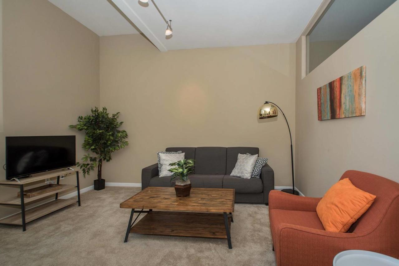 Prime 2 BR Downtown Charmer - thumb 0