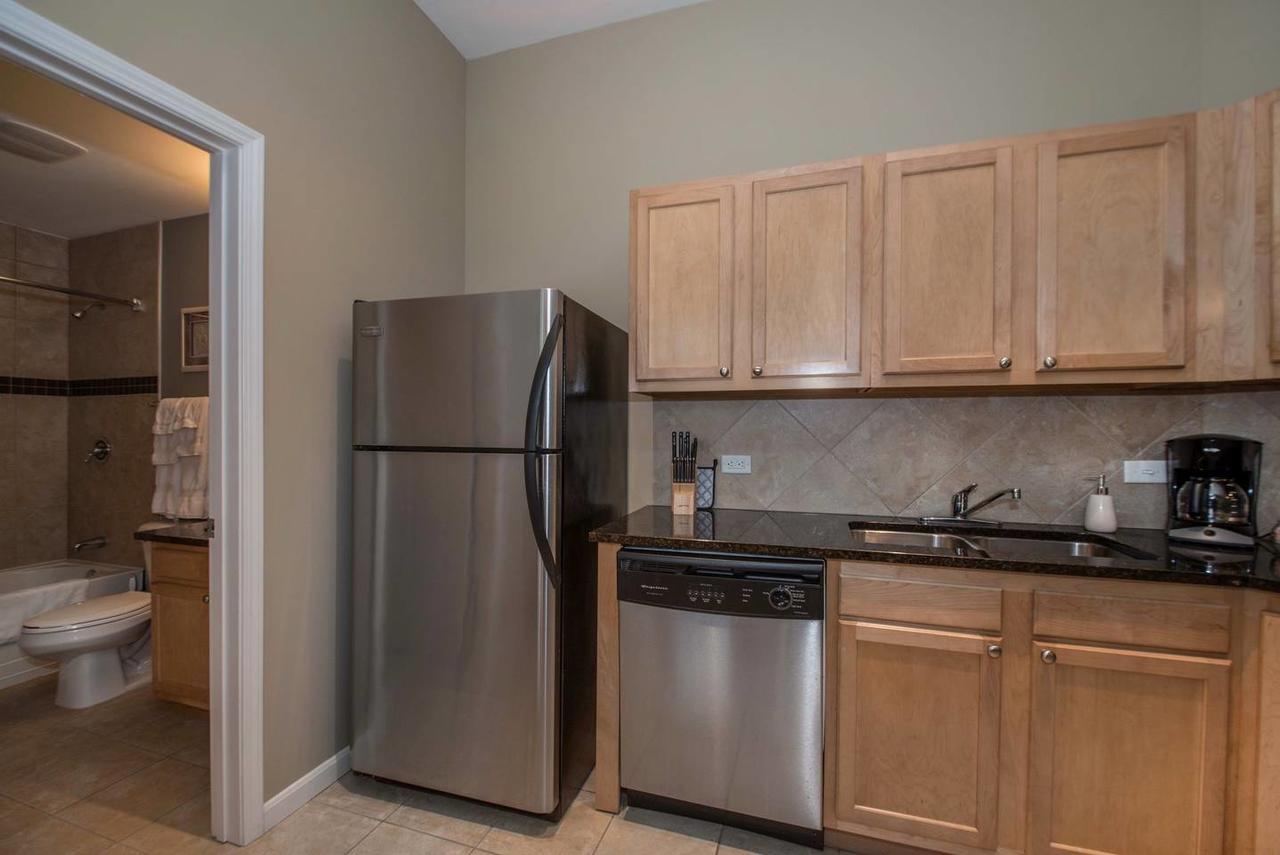 Prime 2 BR Downtown Charmer - thumb 2