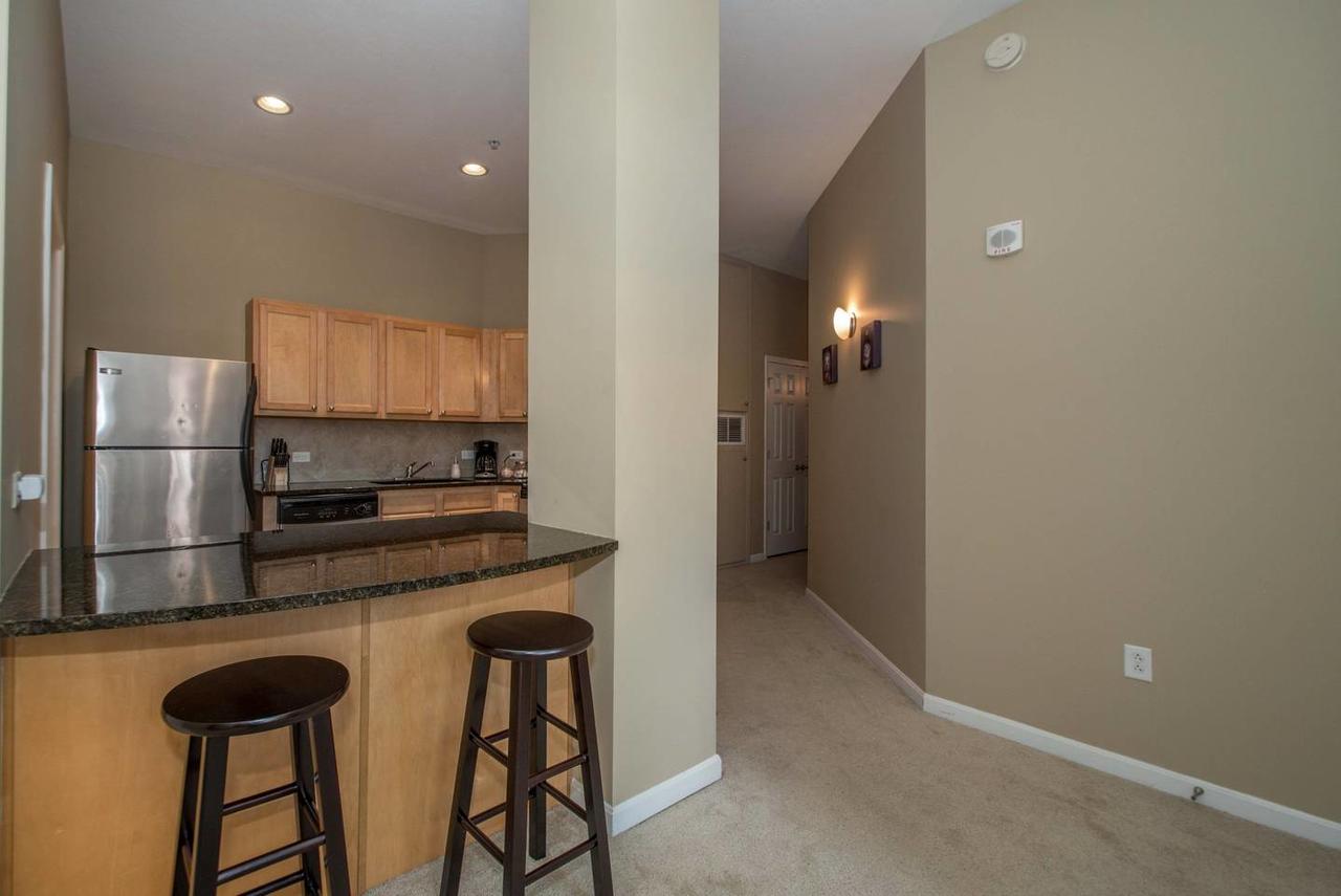Prime 2 BR Downtown Charmer - thumb 5