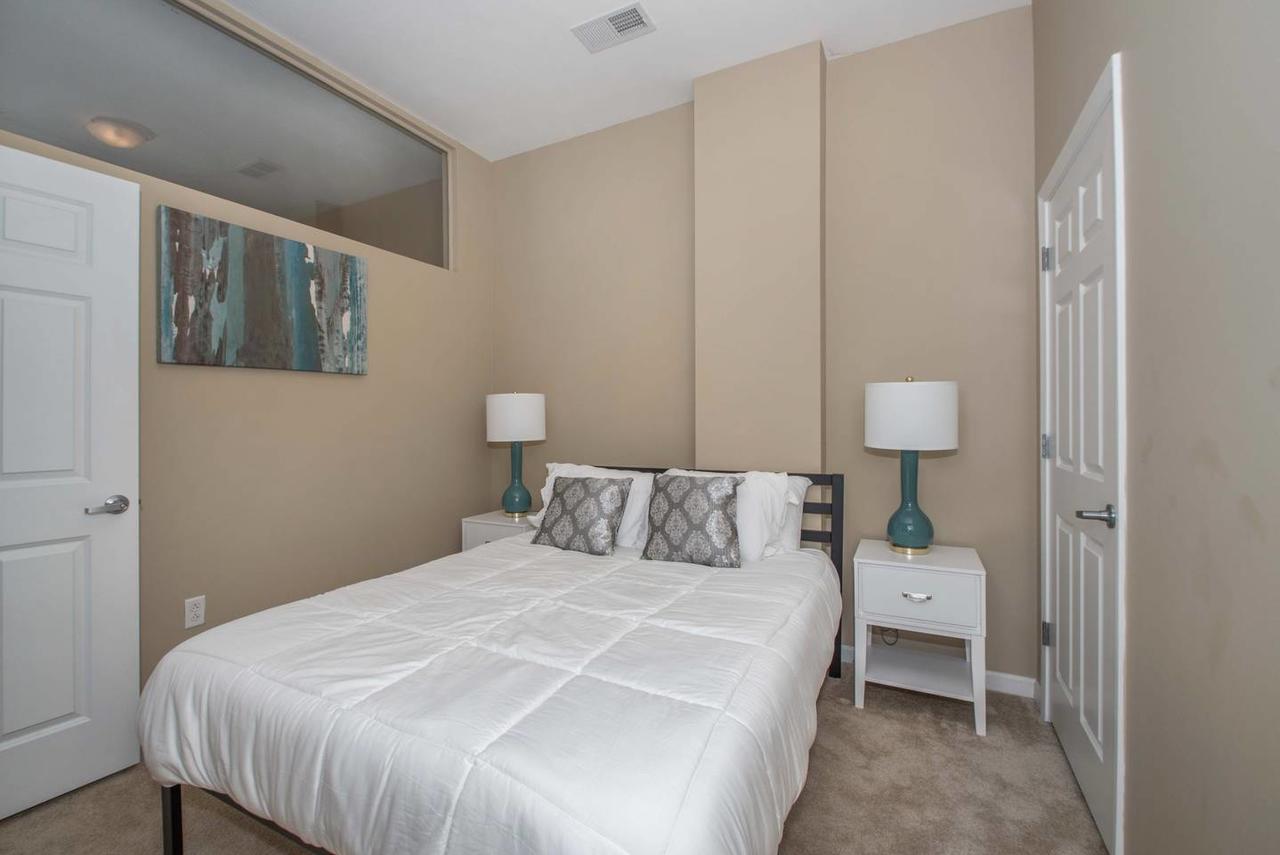 Prime 2 BR Downtown Charmer - thumb 10