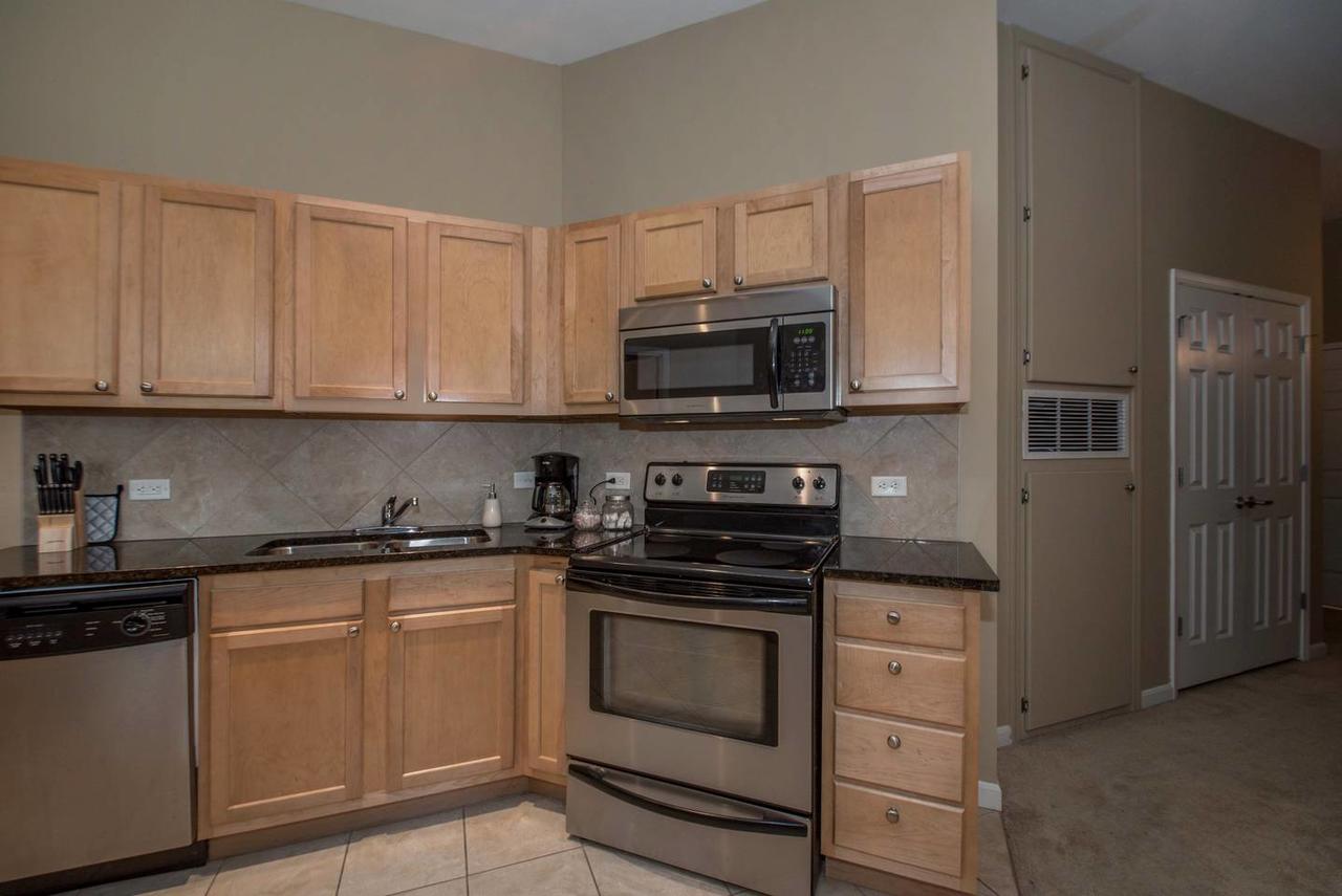 Prime 2 BR Downtown Charmer - thumb 6