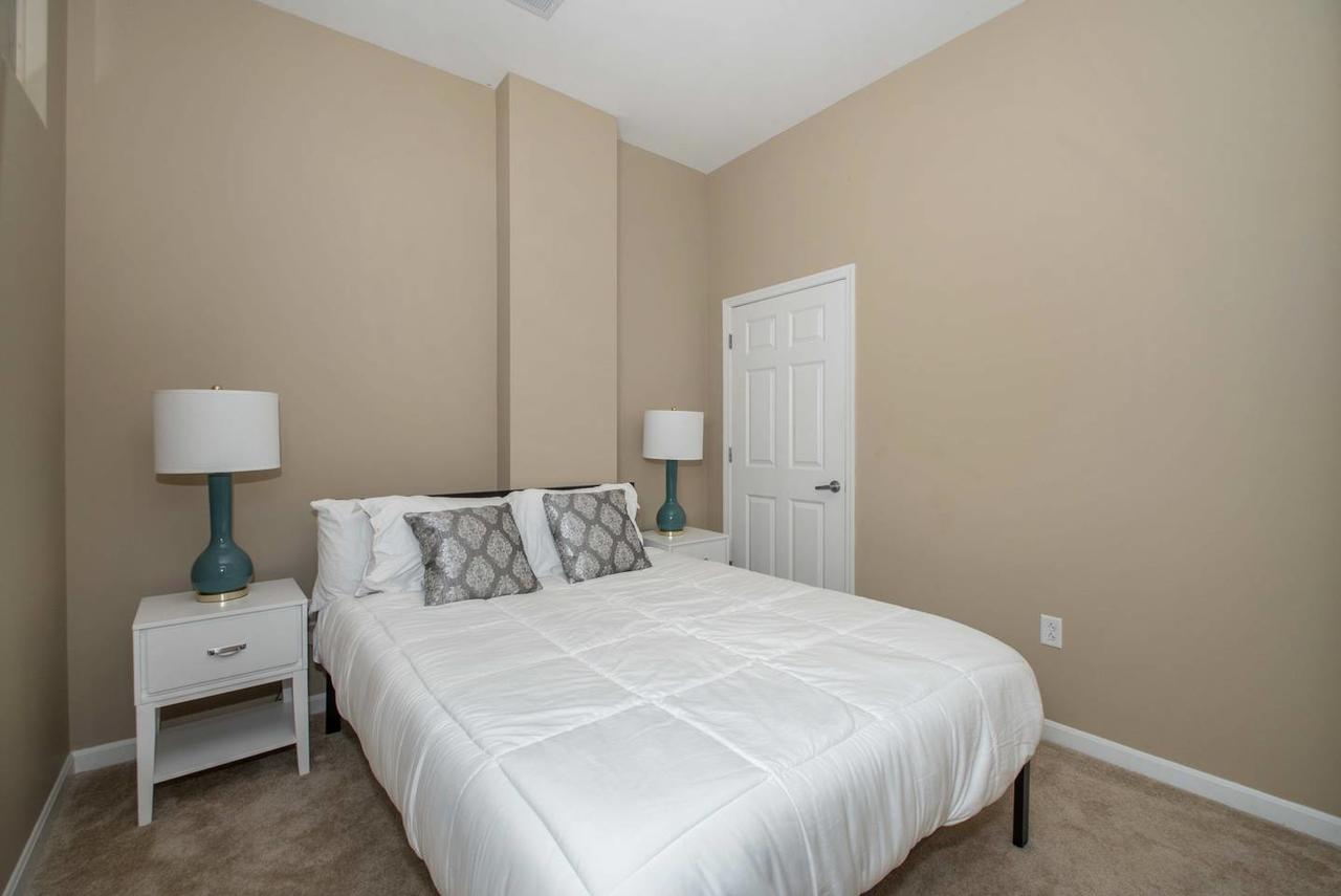Prime 2 BR Downtown Charmer - thumb 19