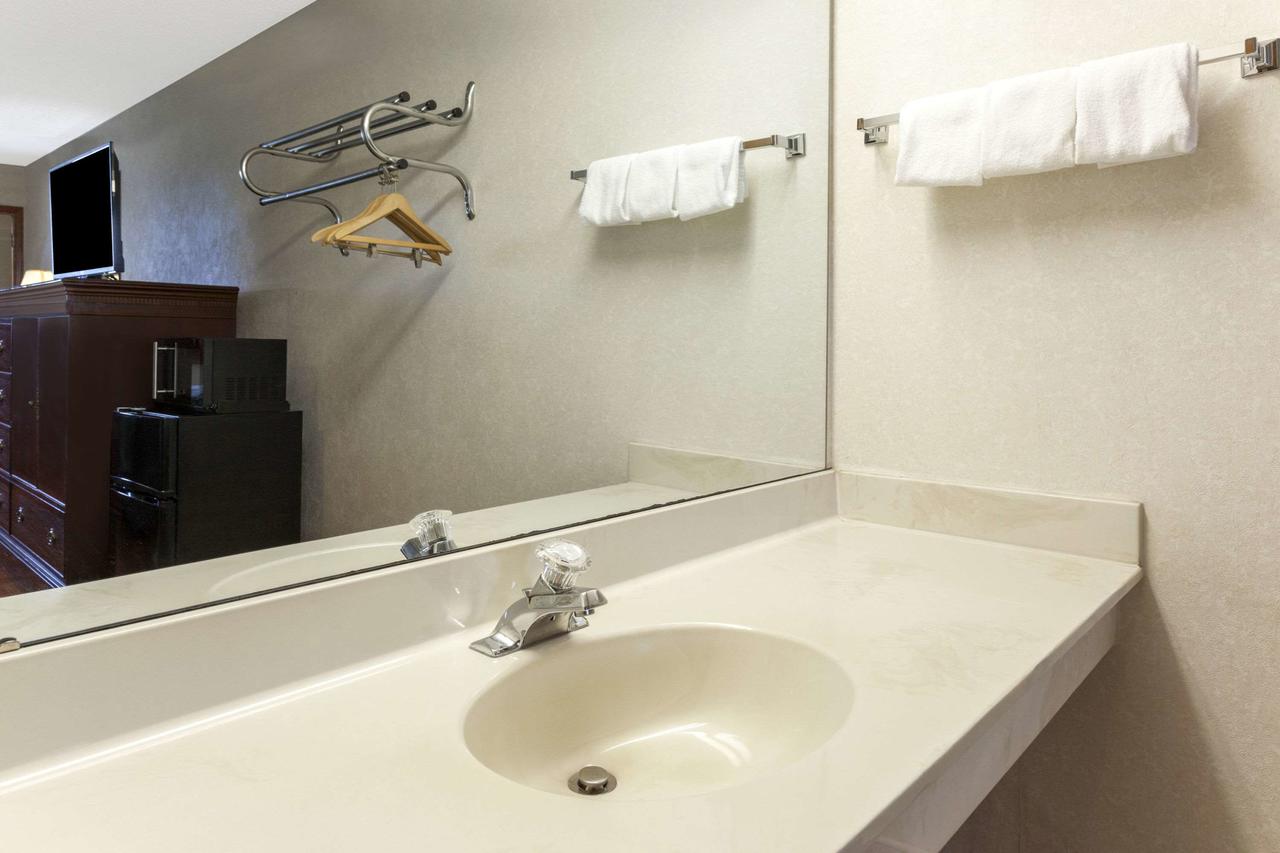Days Inn By Wyndham Maumee/Toledo - thumb 32
