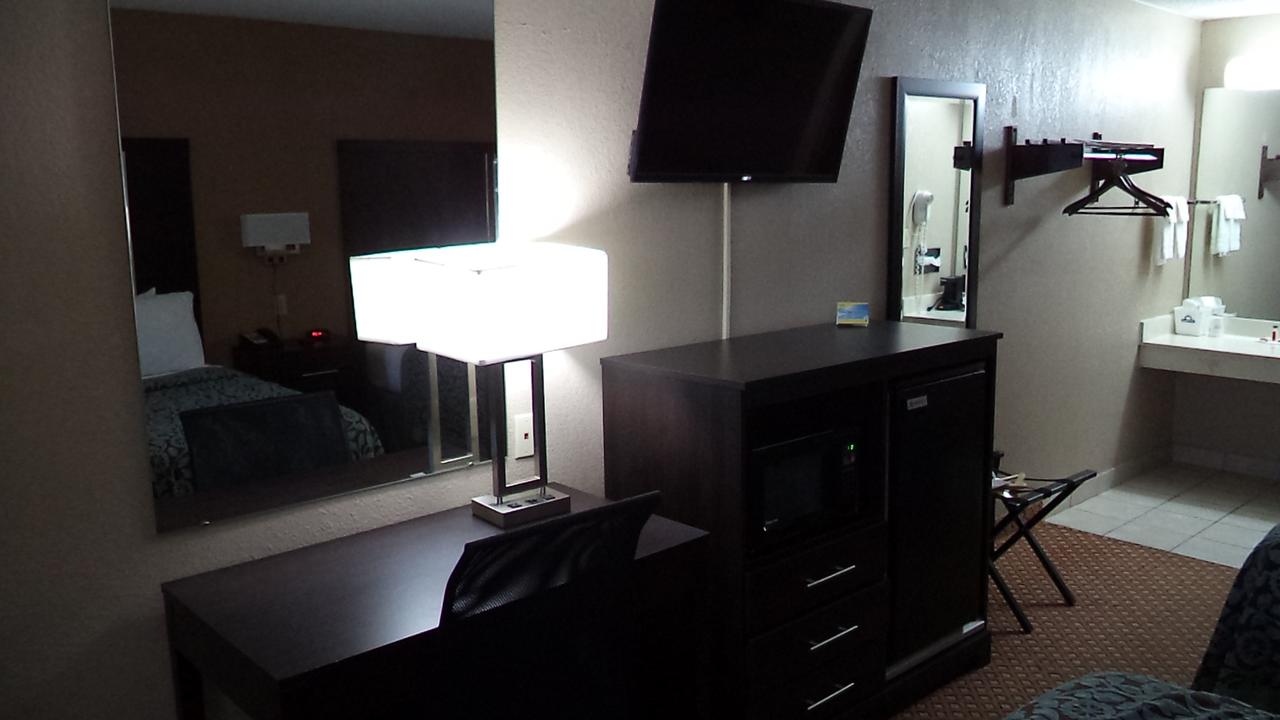 Days Inn By Wyndham Maumee/Toledo - thumb 9