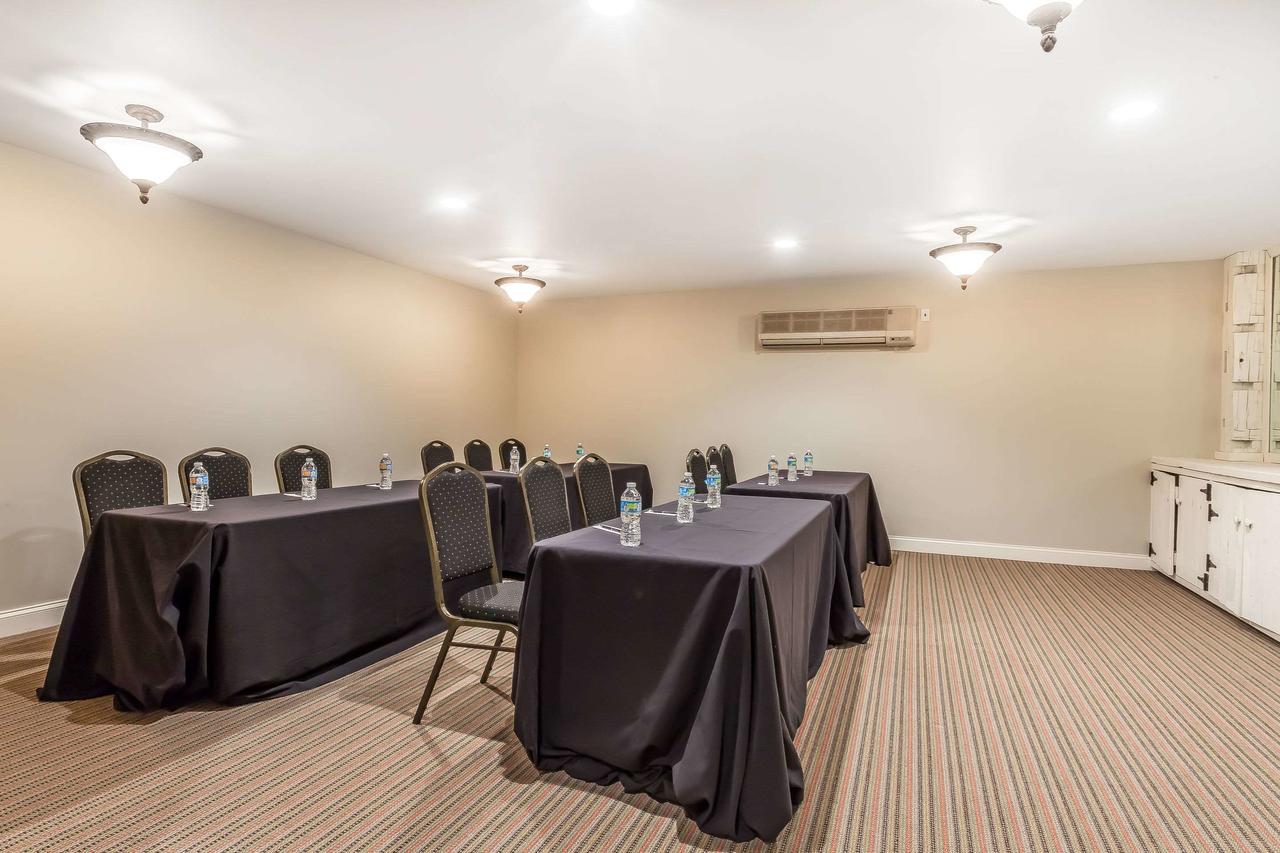 Aurora Inn Hotel And Event Center, Ascend Hotel Collection Member Aurora - thumb 9