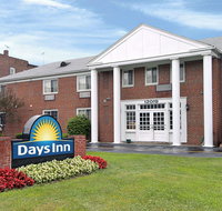 Days Inn by Wyndham Cleveland Lakewood - Accommodation Ohio